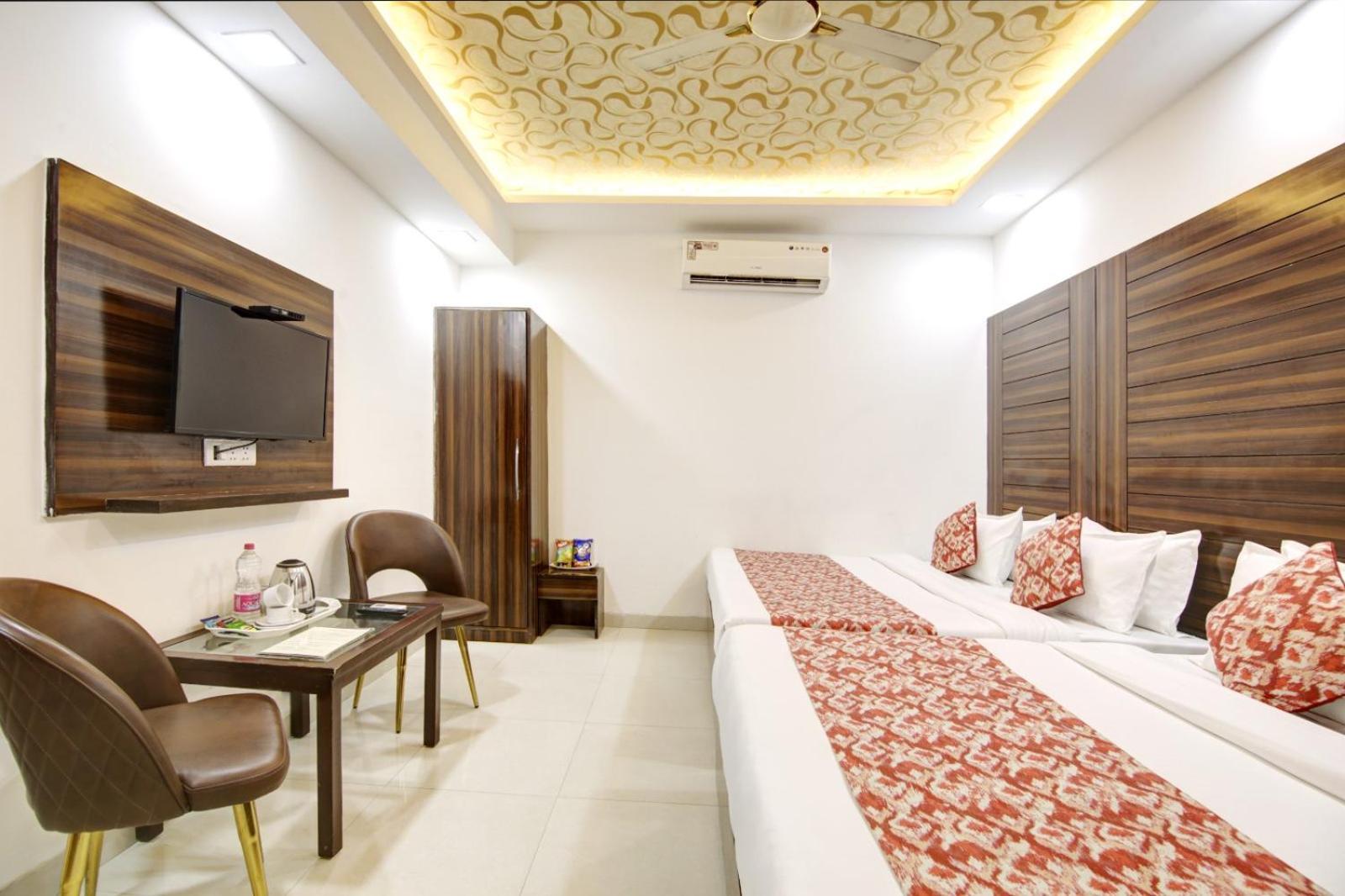 Hotel Devrana Delhi Airport Нью-Дели Экстерьер фото